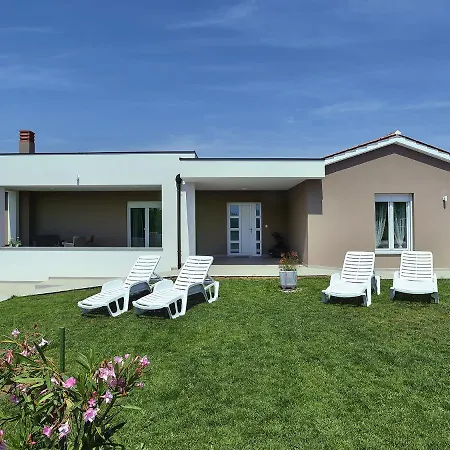 Villa Modern In With Garden *