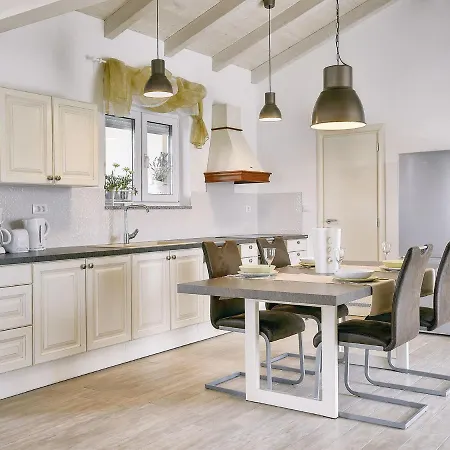 Modern In With Garden * Pola