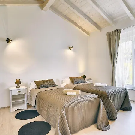 Modern In With Garden *